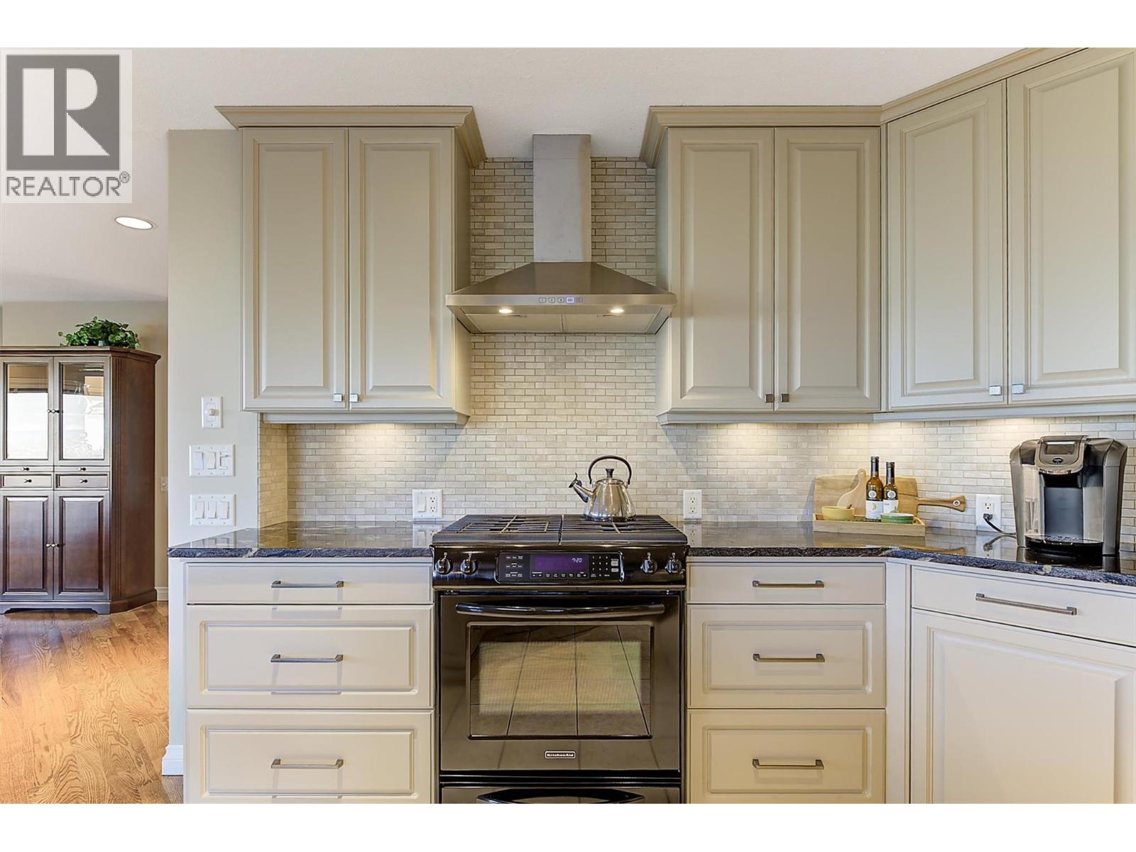 #2 3333 Chancellor Place - 17
