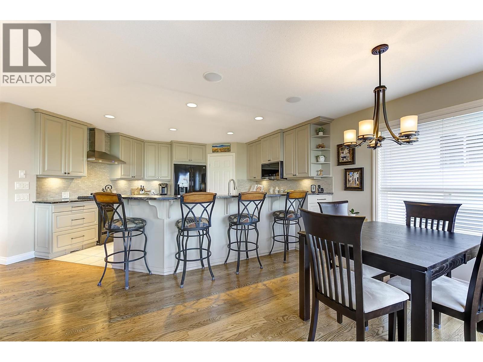 #2 3333 Chancellor Place - 14