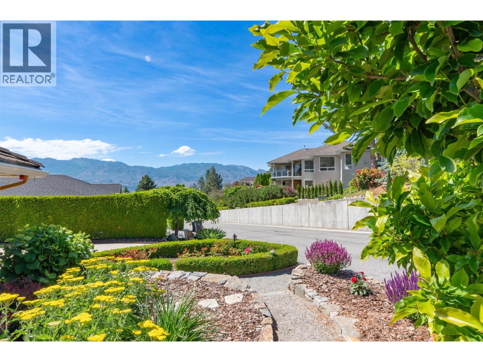 #2 3333 Chancellor Place - 75