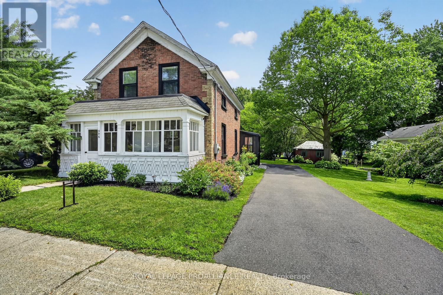 346 RUSSELL STREET - 1