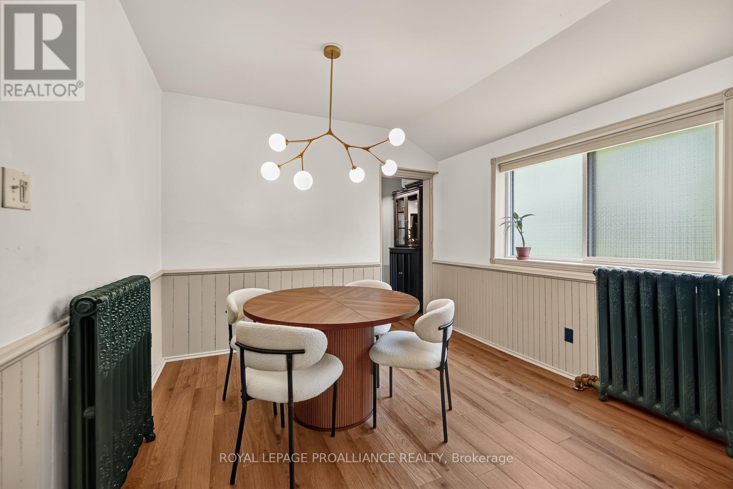346 RUSSELL STREET - 16