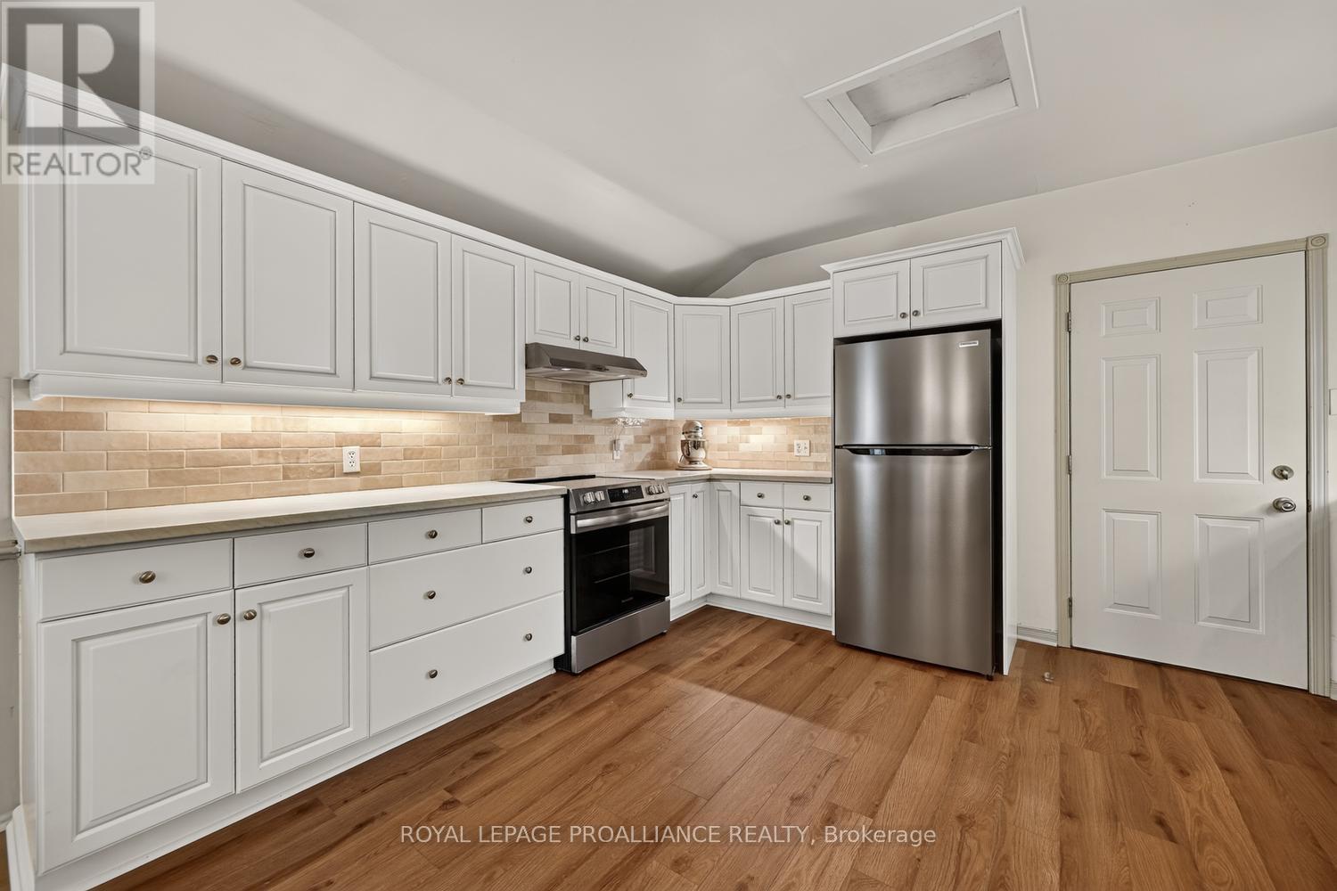 346 RUSSELL STREET - 18