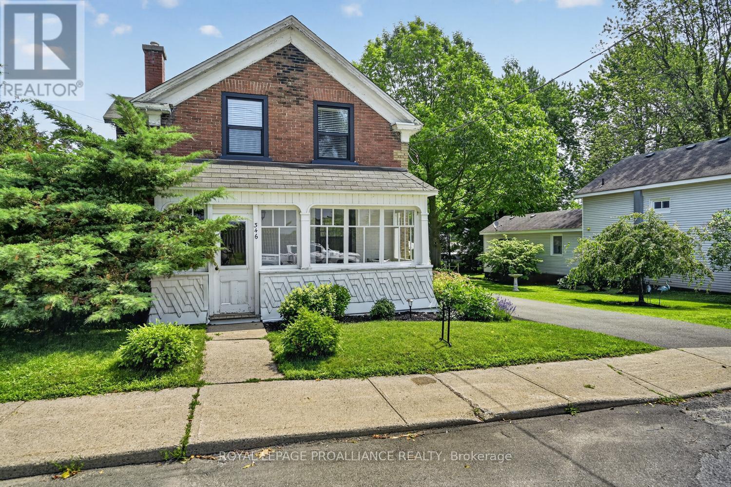 346 RUSSELL STREET - 2