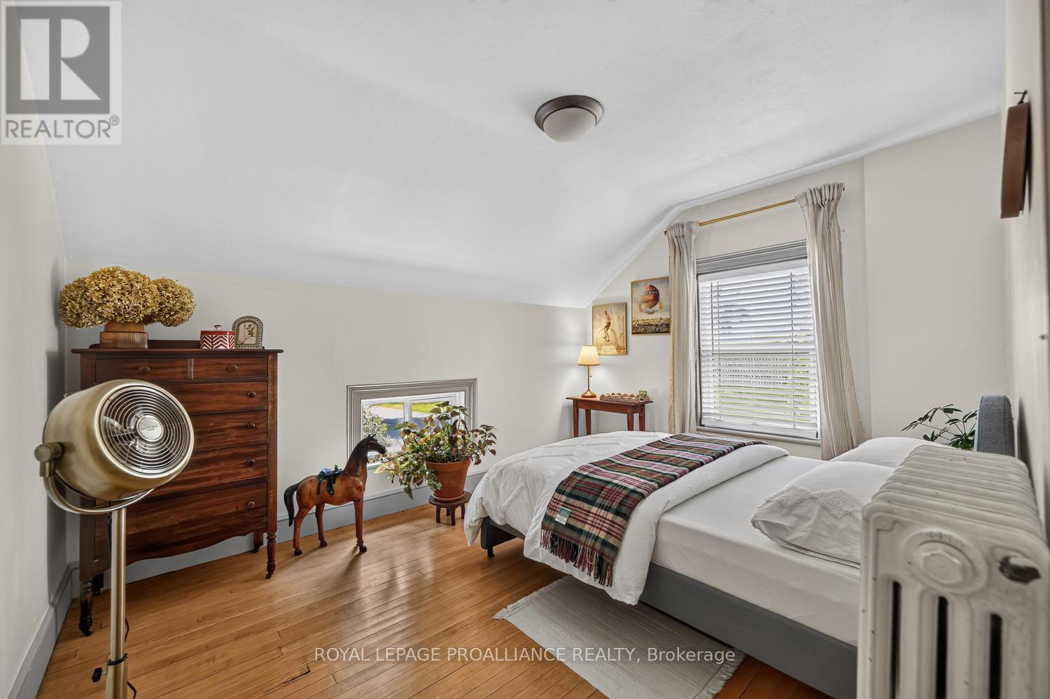 346 RUSSELL STREET - 22