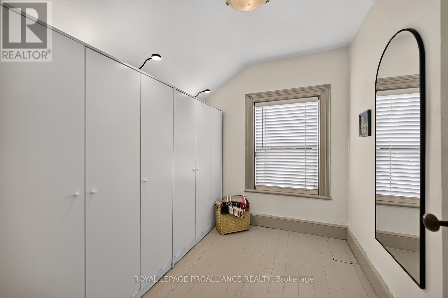 346 RUSSELL STREET - 24