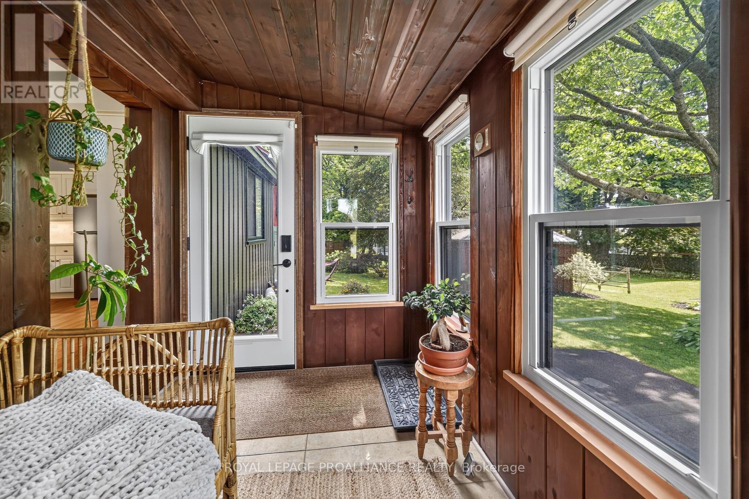 346 RUSSELL STREET - 28