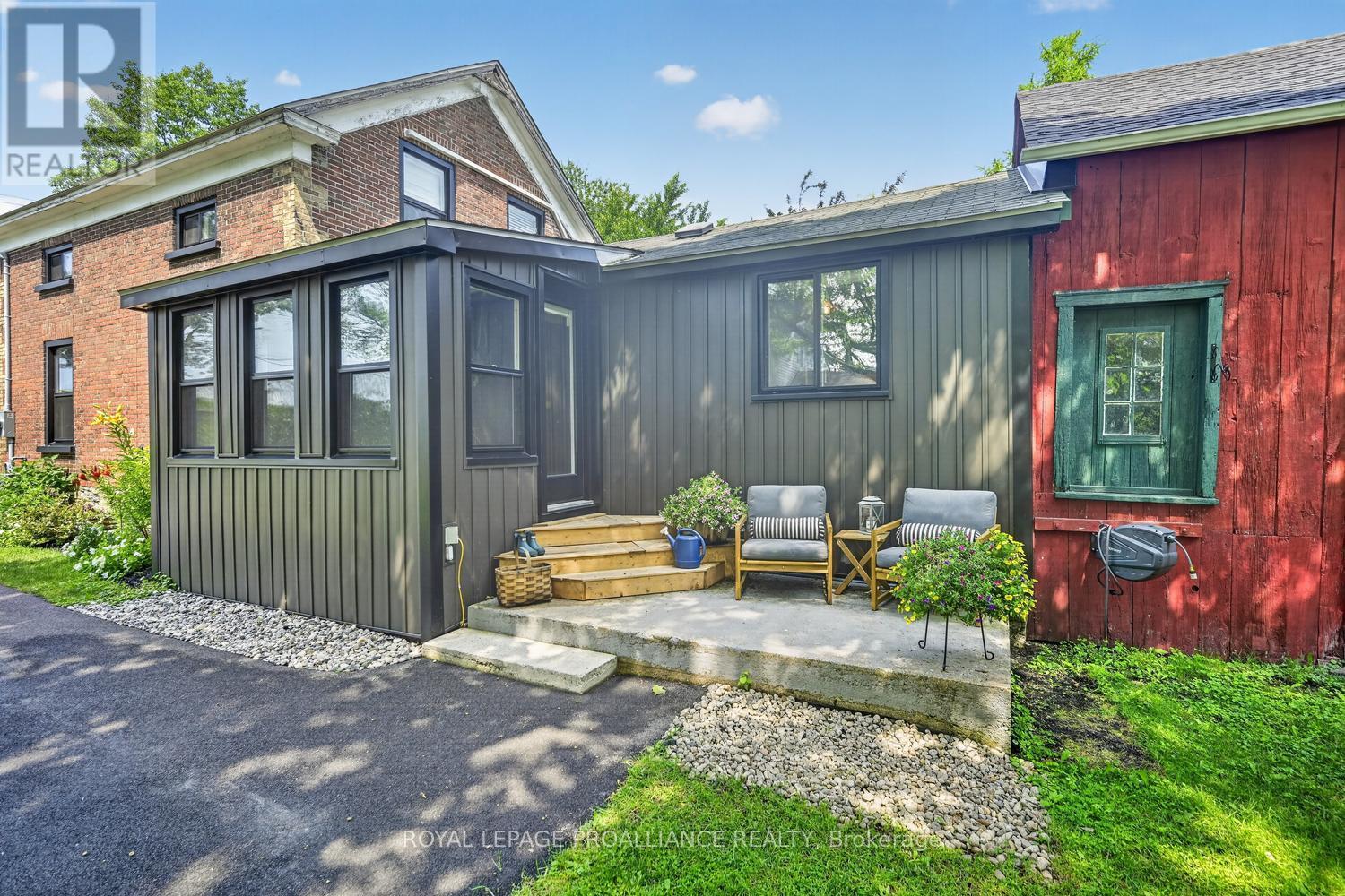 346 RUSSELL STREET - 29