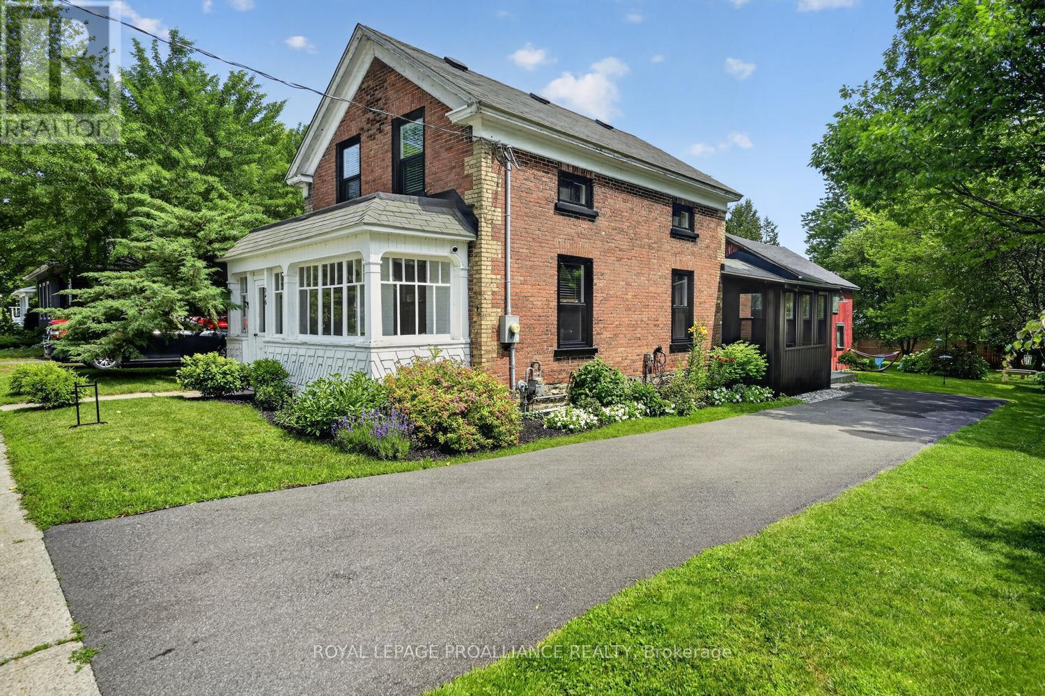 346 RUSSELL STREET - 3
