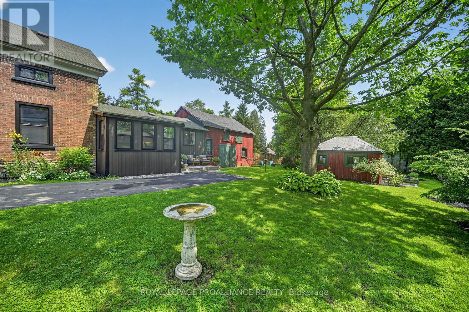 346 RUSSELL STREET - 31