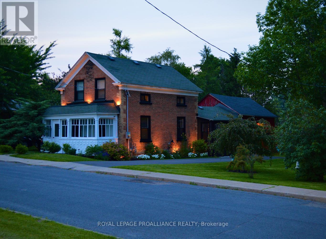 346 RUSSELL STREET - 4