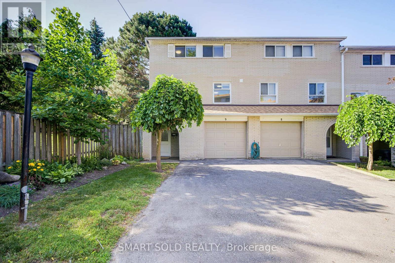 #9 81 RAMEAU DRIVE - 1