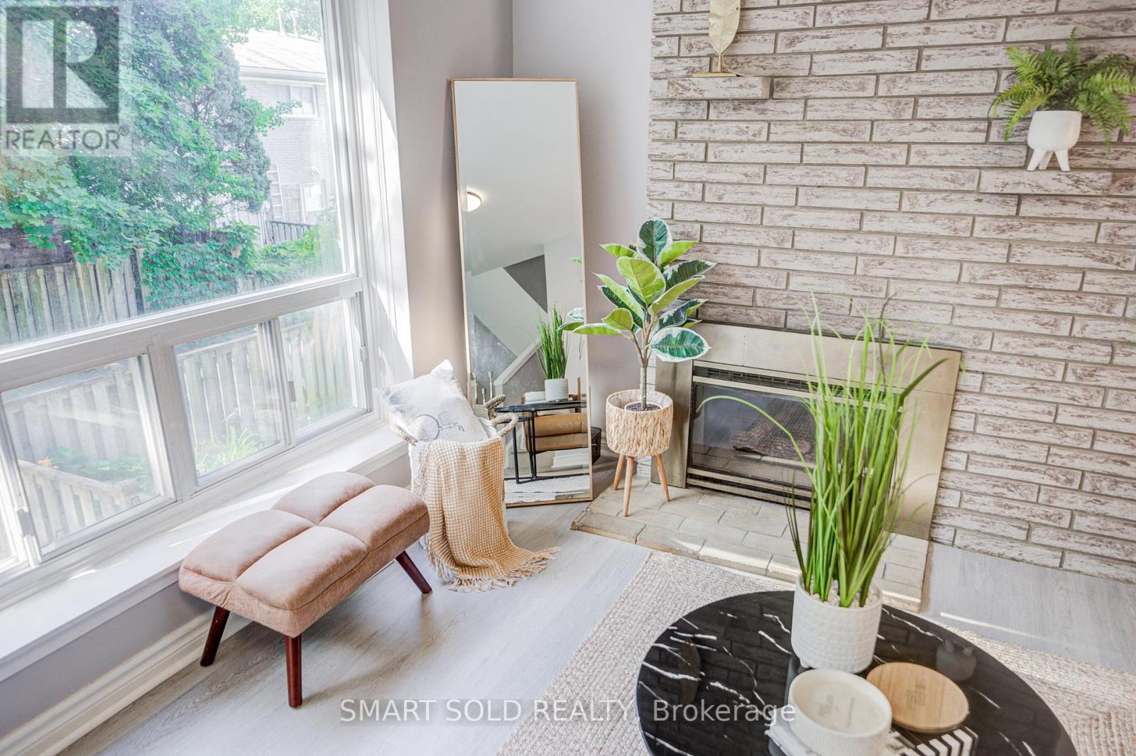 #9 81 RAMEAU DRIVE - 15