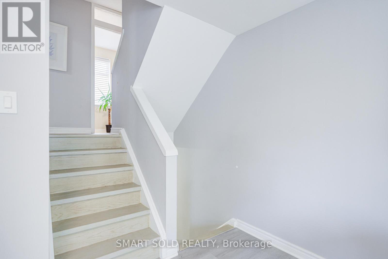 #9 81 RAMEAU DRIVE - 17
