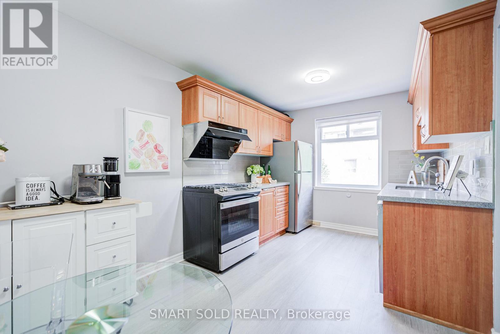#9 81 RAMEAU DRIVE - 18