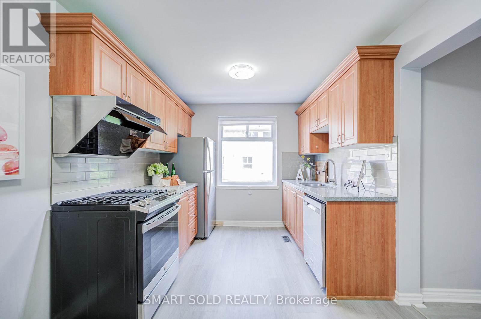 #9 81 RAMEAU DRIVE - 19