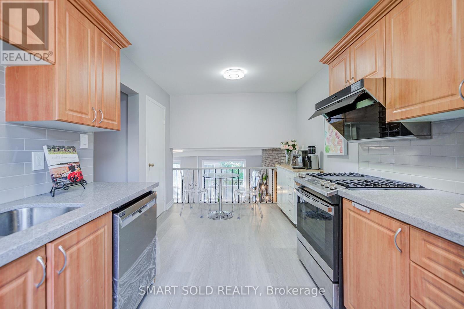 #9 81 RAMEAU DRIVE - 22