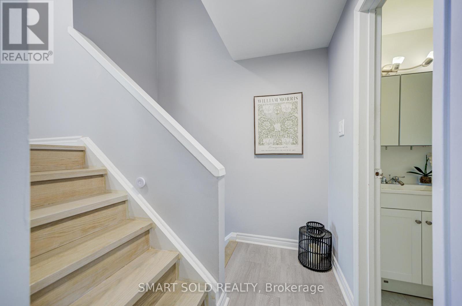 #9 81 RAMEAU DRIVE - 27