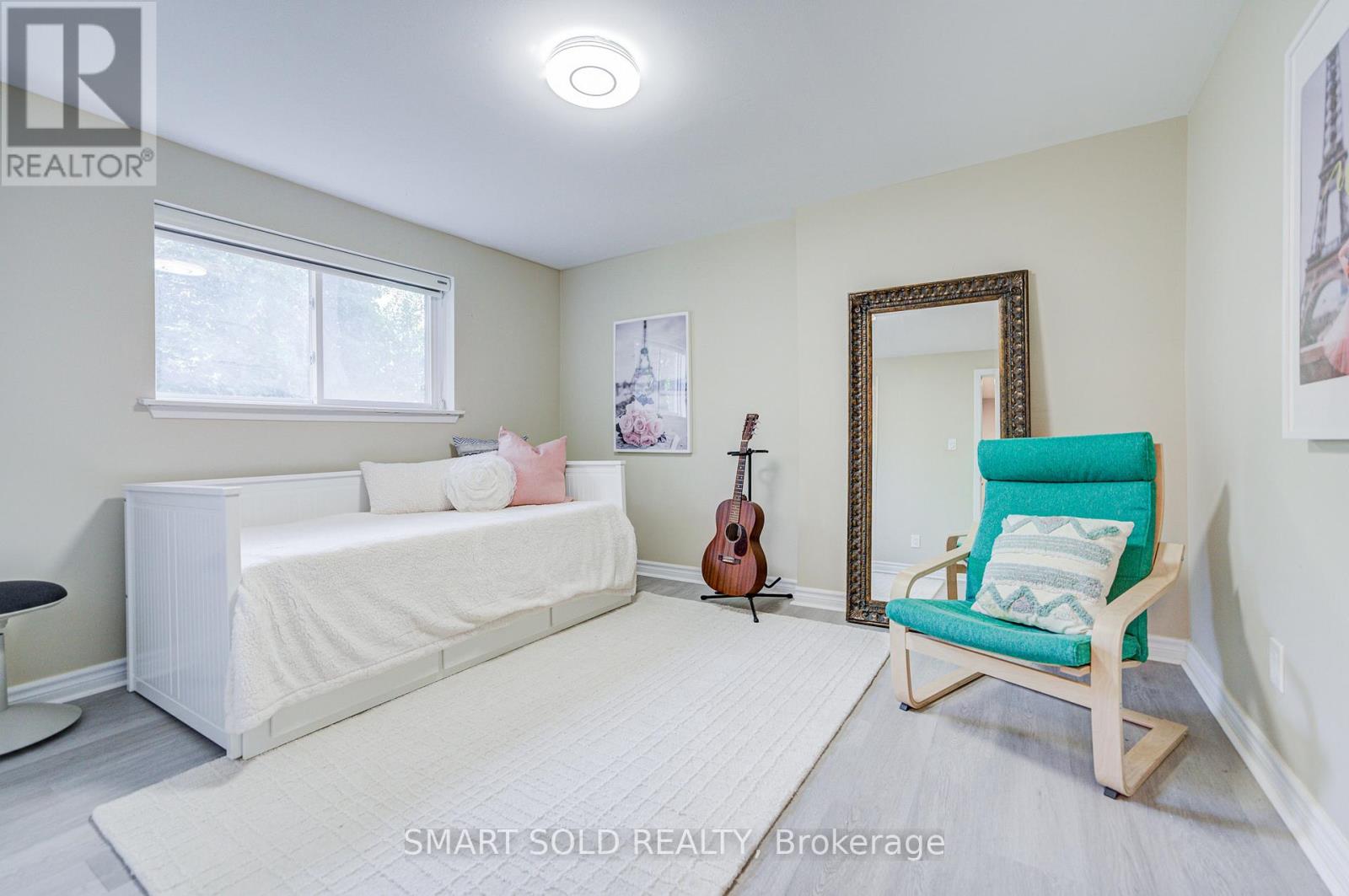 #9 81 RAMEAU DRIVE - 28
