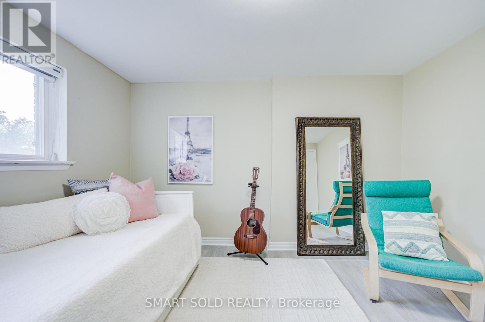 #9 81 RAMEAU DRIVE - 29