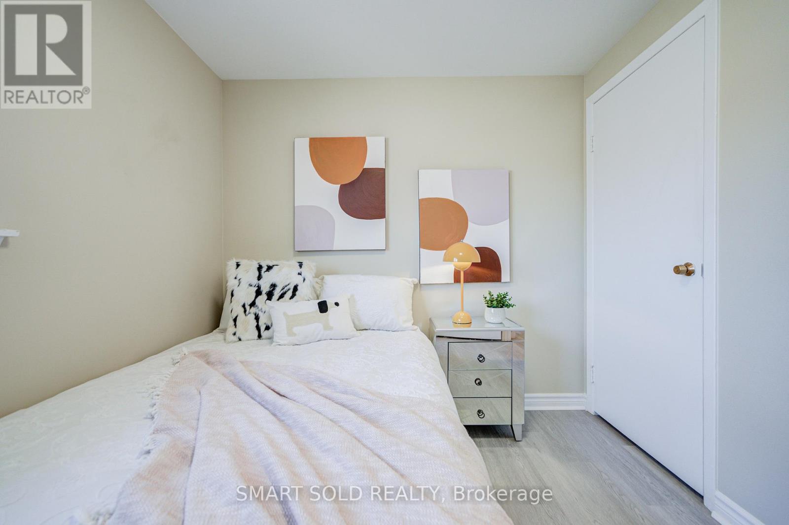 #9 81 RAMEAU DRIVE - 32