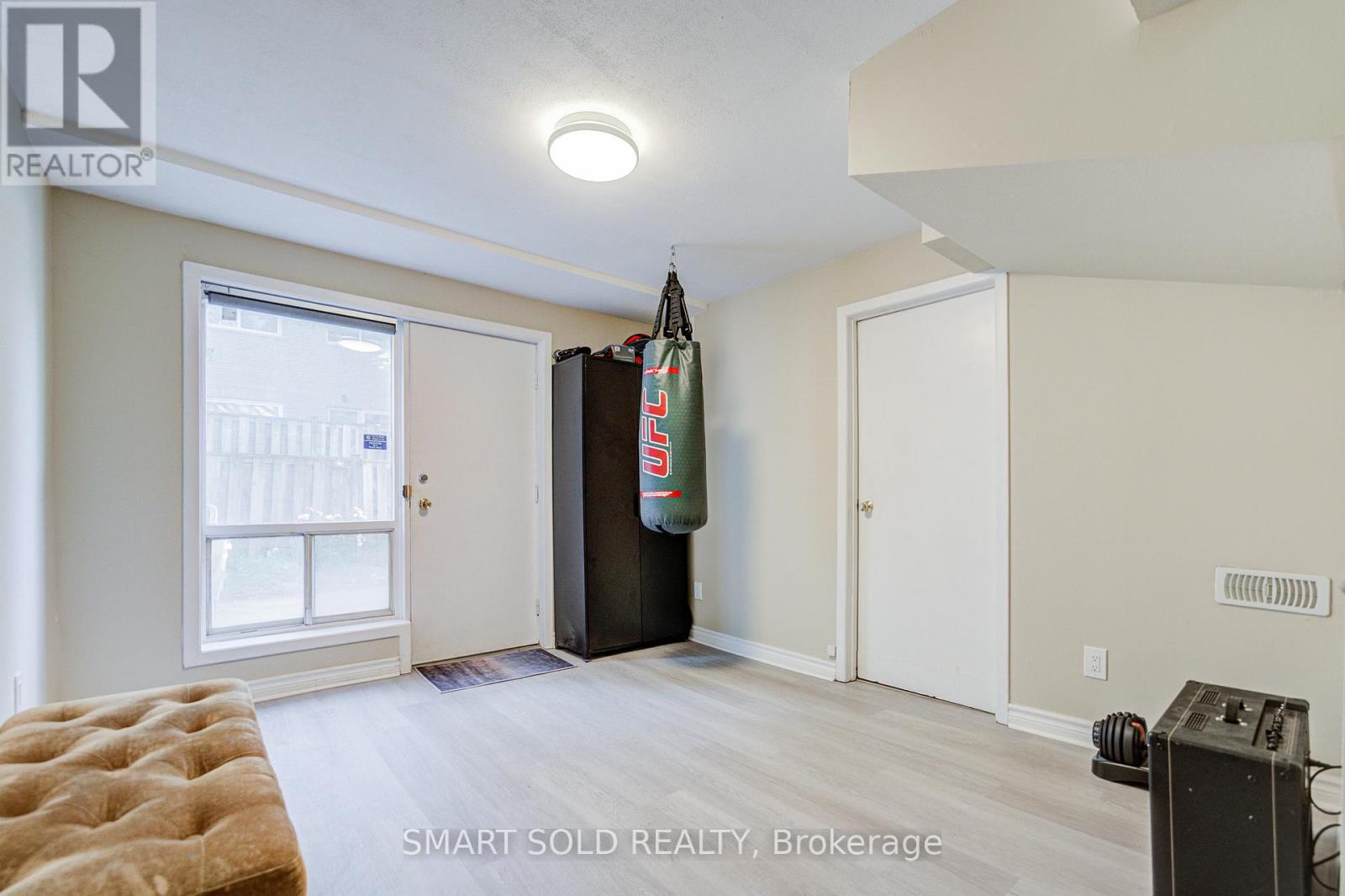 #9 81 RAMEAU DRIVE - 40