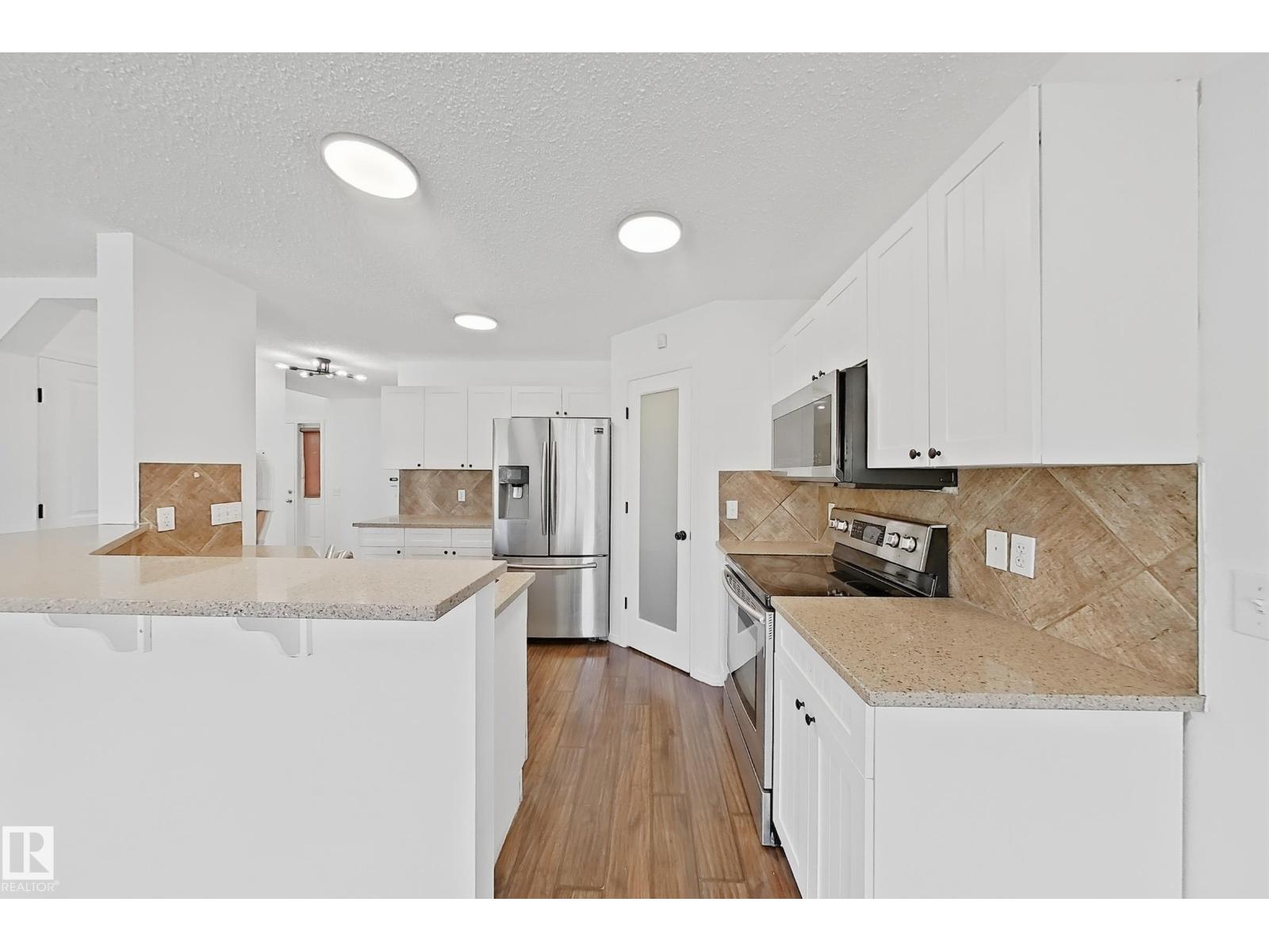 8708 175 AV NW - 11