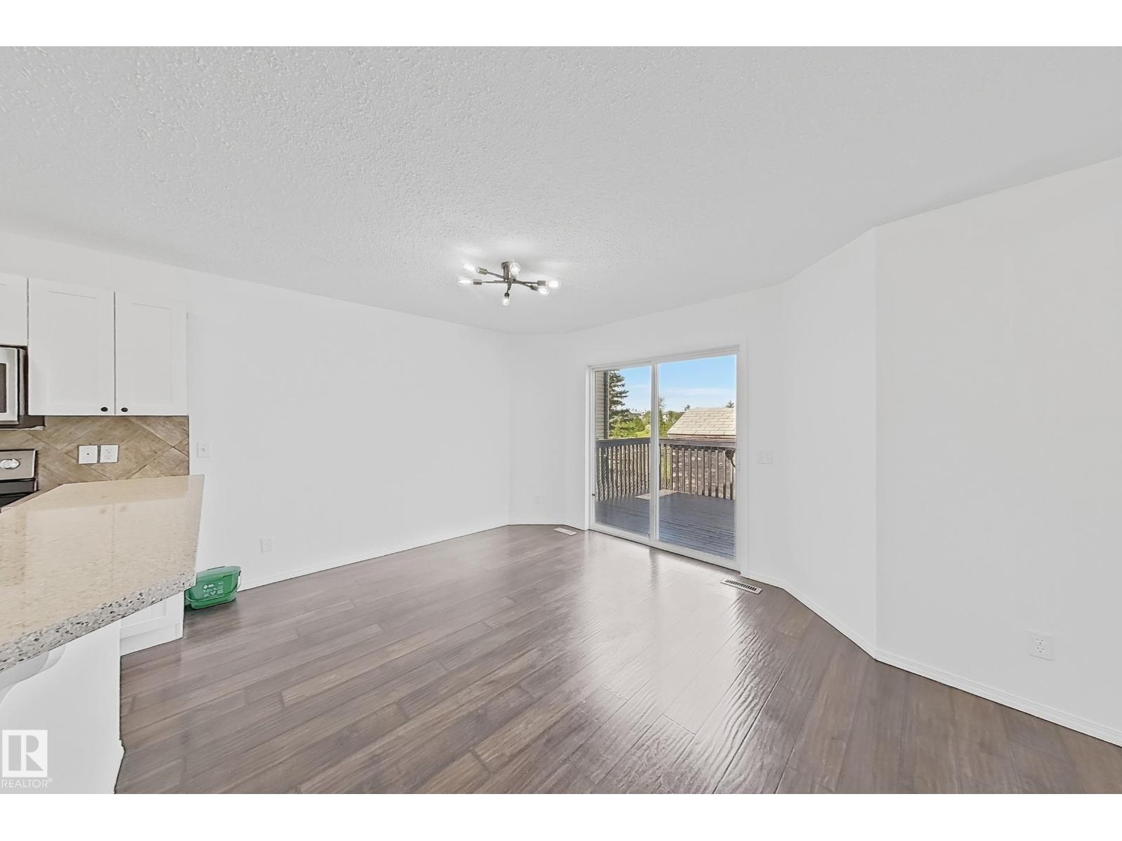 8708 175 AV NW - 12