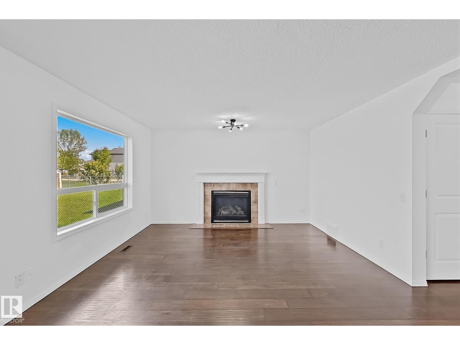 8708 175 AV NW - 13