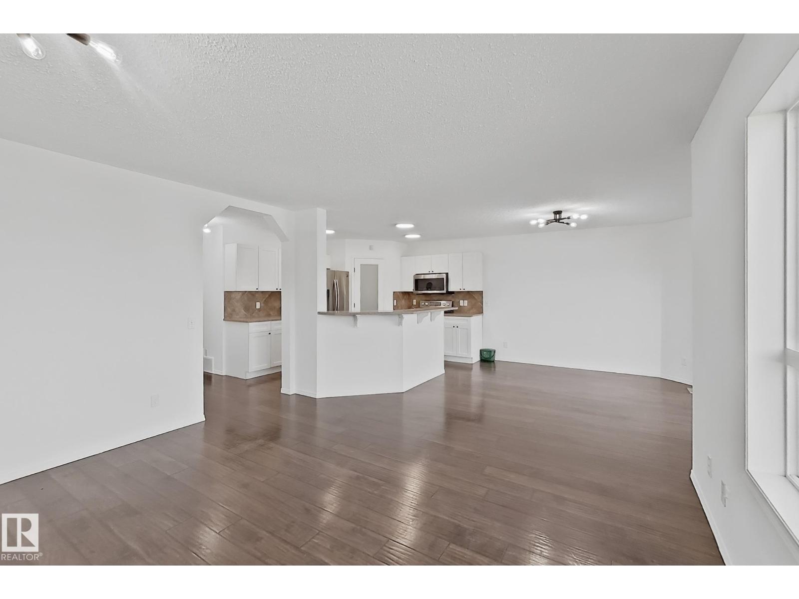 8708 175 AV NW - 14