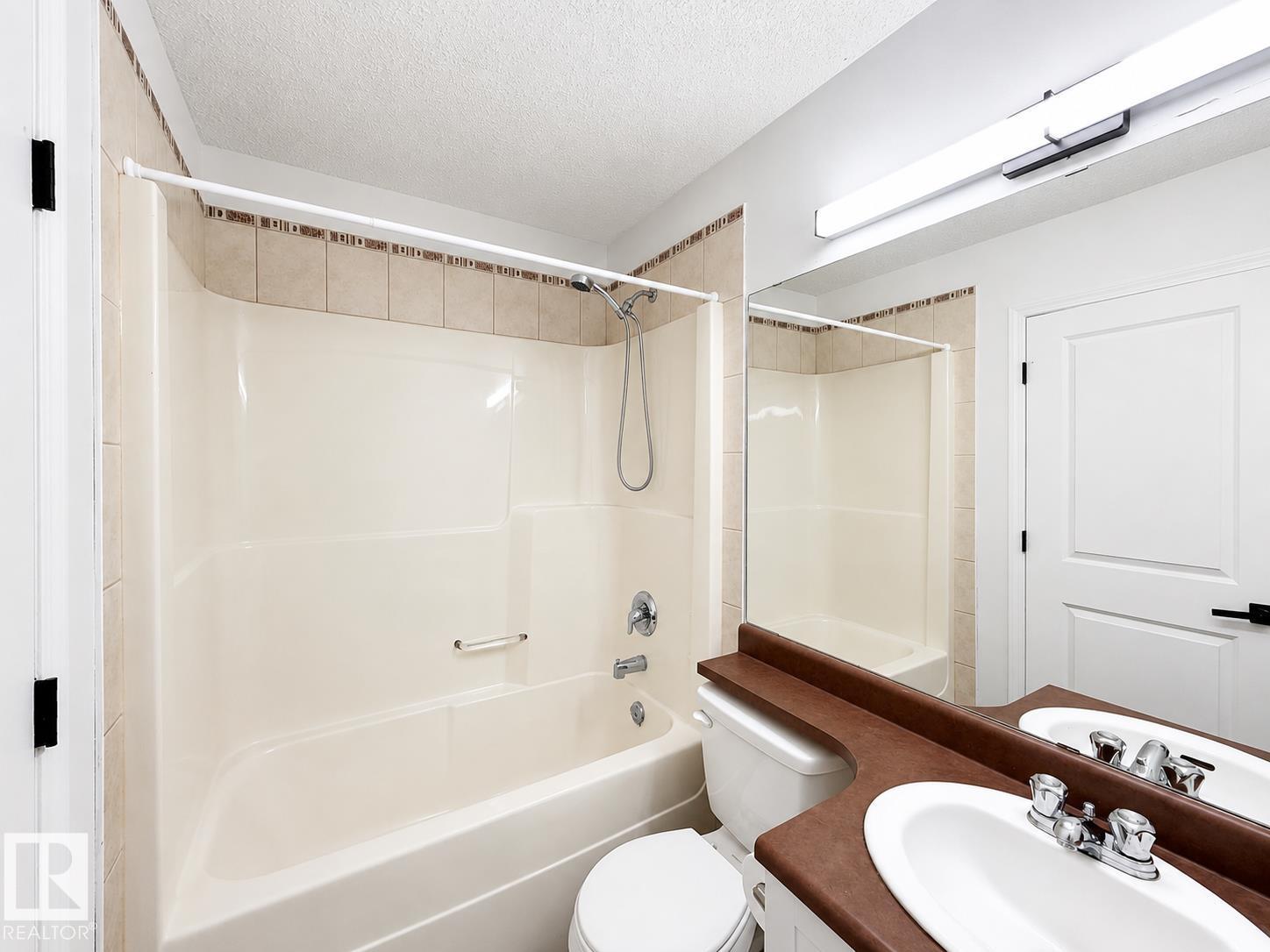 8708 175 AV NW - 26