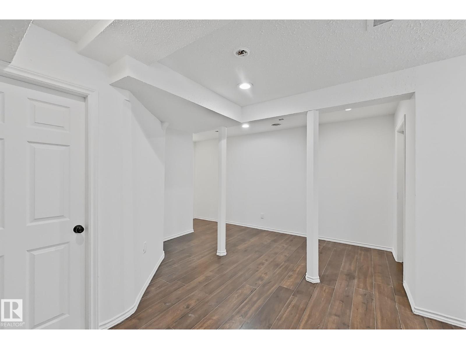 8708 175 AV NW - 28