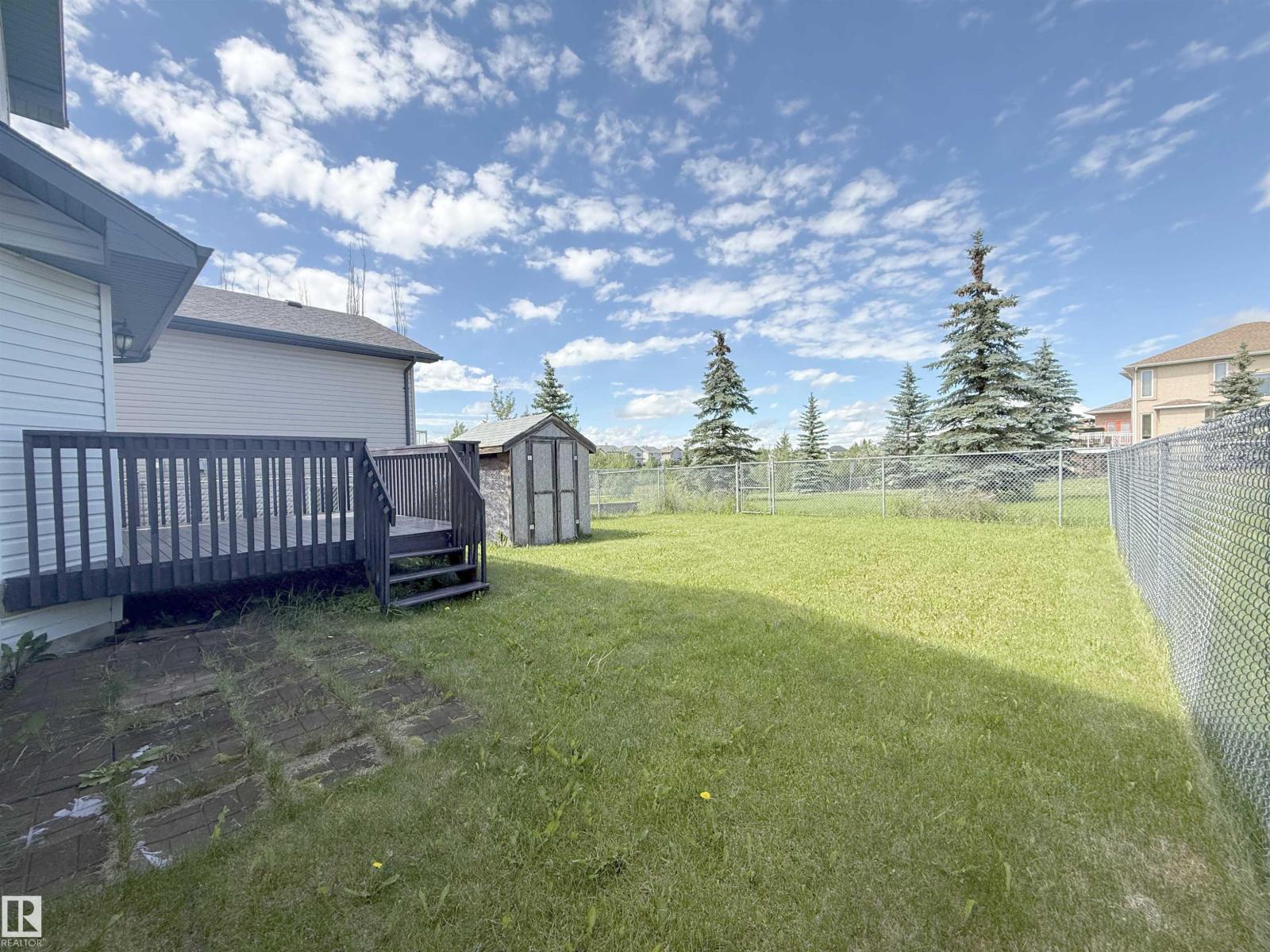 8708 175 AV NW - 34