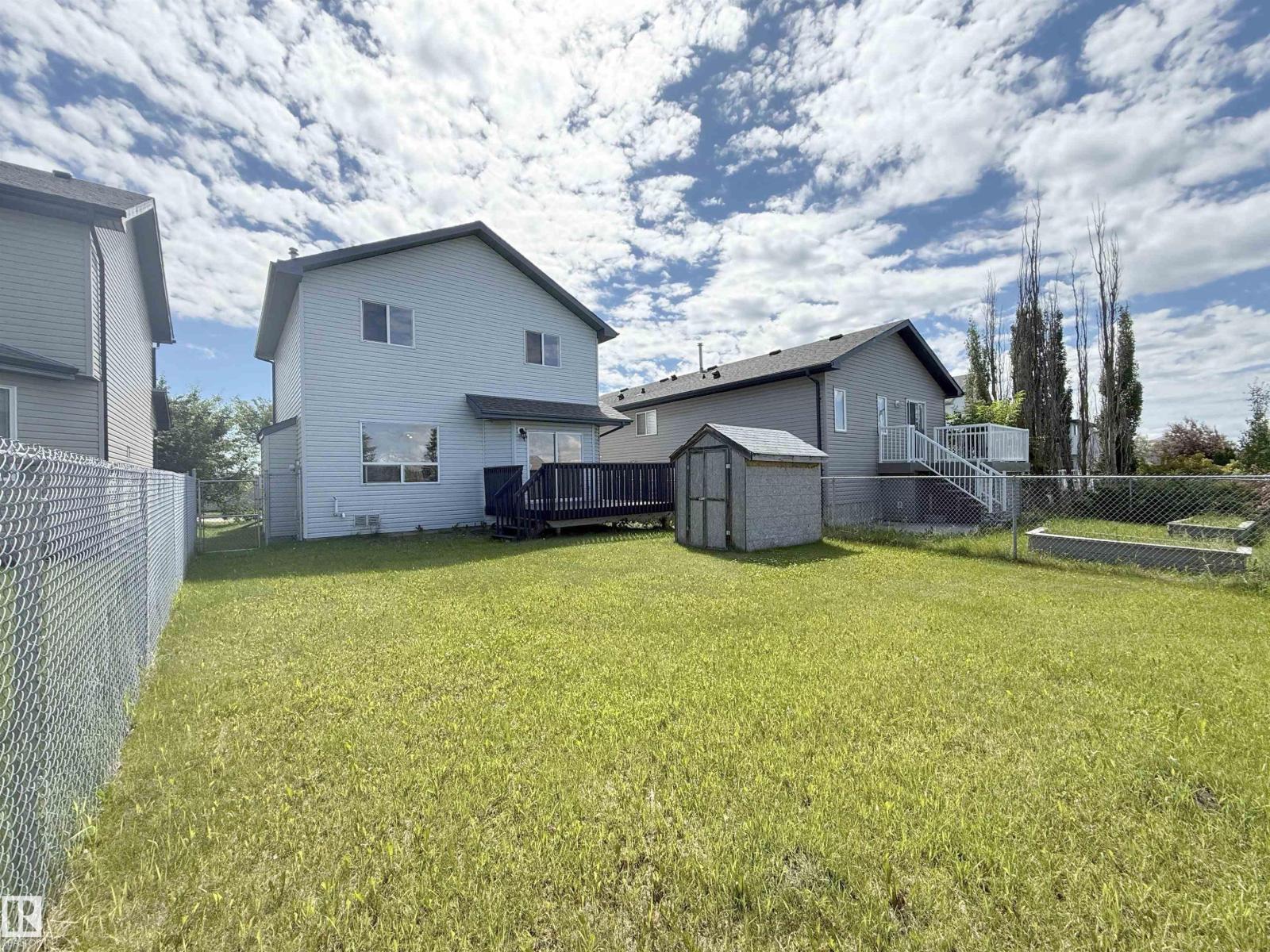 8708 175 AV NW - 36