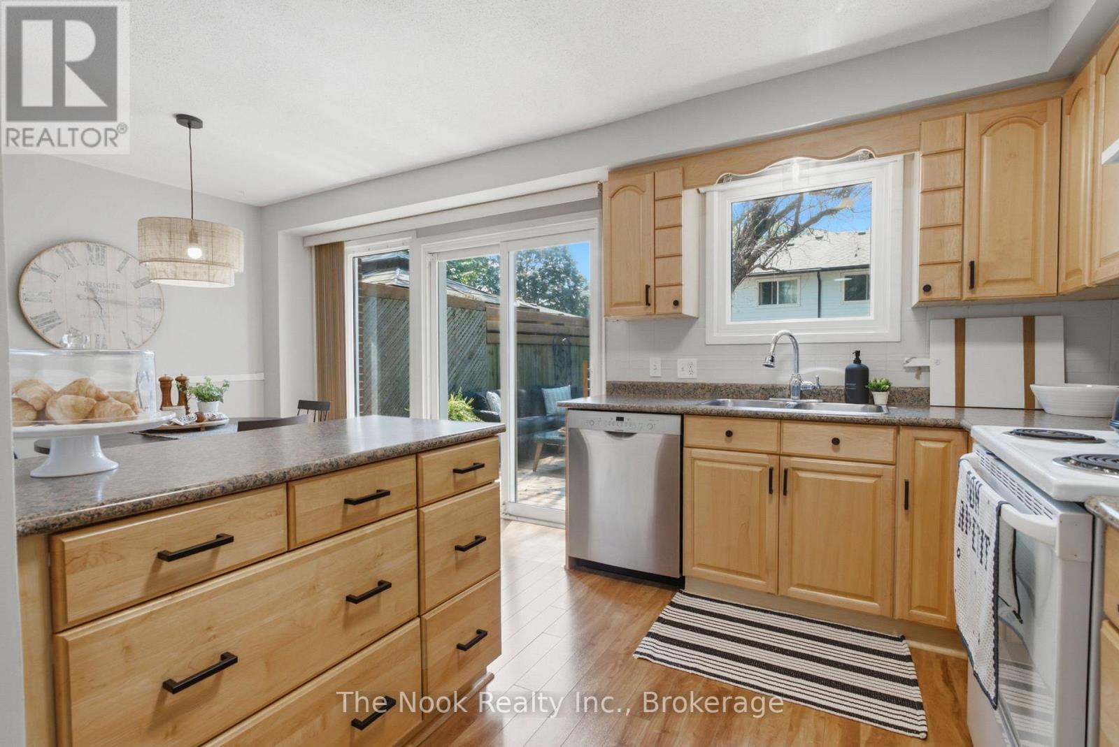 693 NAIRN COURT - 10