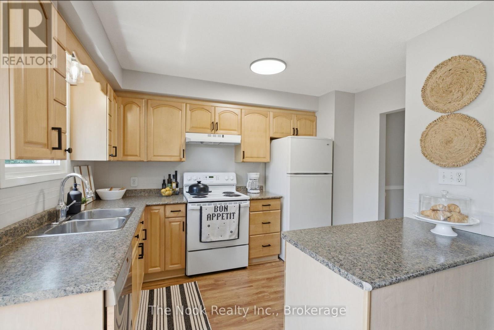 693 NAIRN COURT - 12