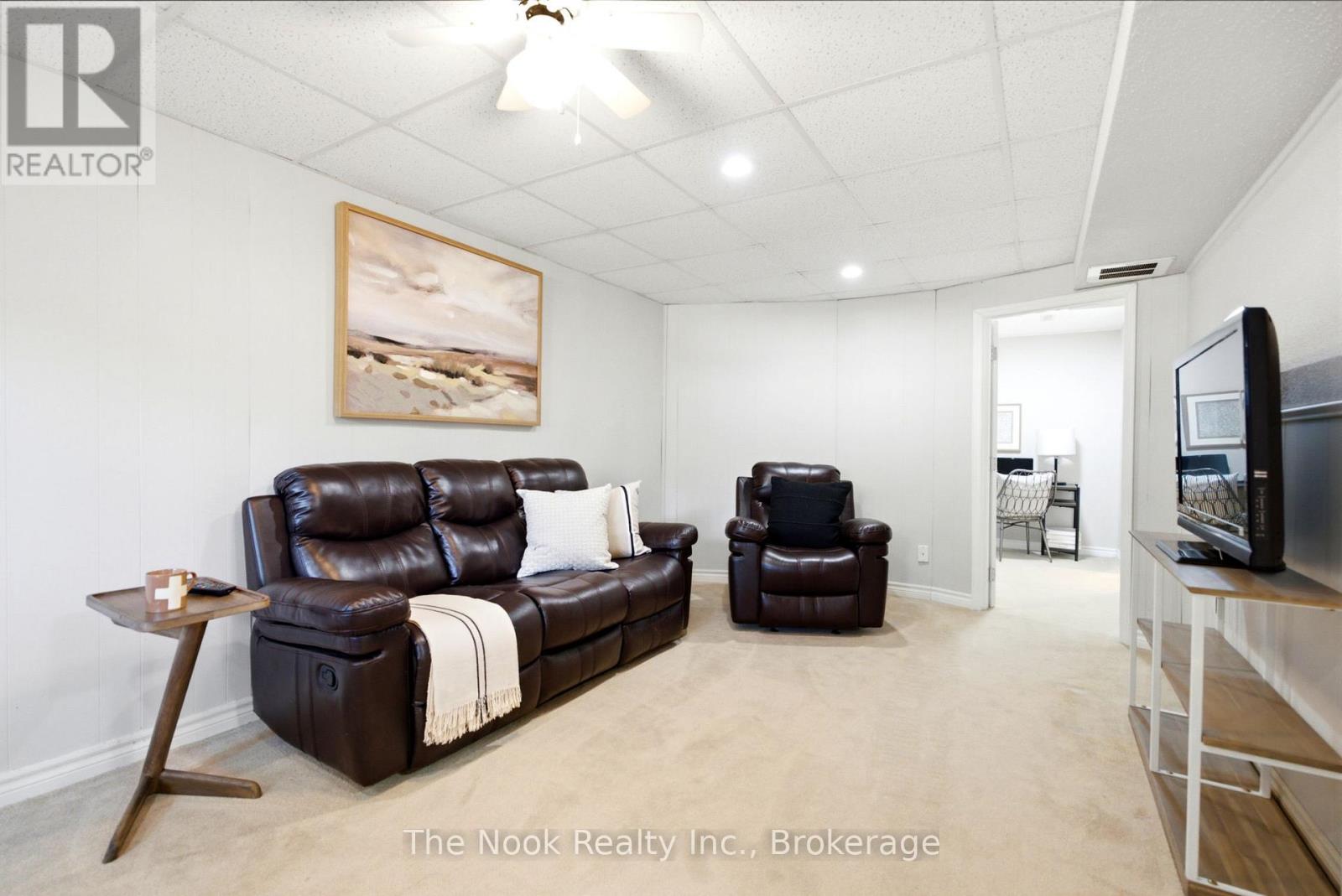 693 NAIRN COURT - 34