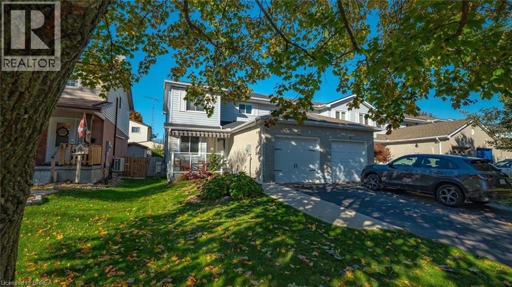 23 FREEMAN Crescent - 1