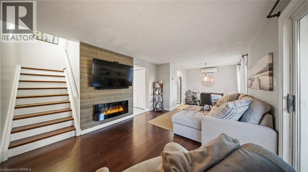 23 FREEMAN Crescent - 12