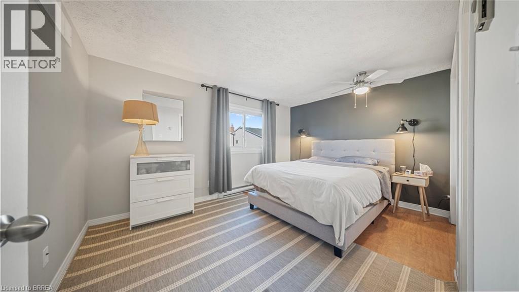 23 FREEMAN Crescent - 16