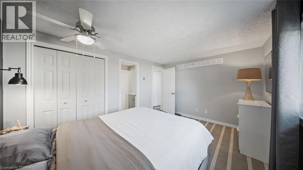 23 FREEMAN Crescent - 17