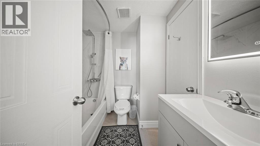 23 FREEMAN Crescent - 18