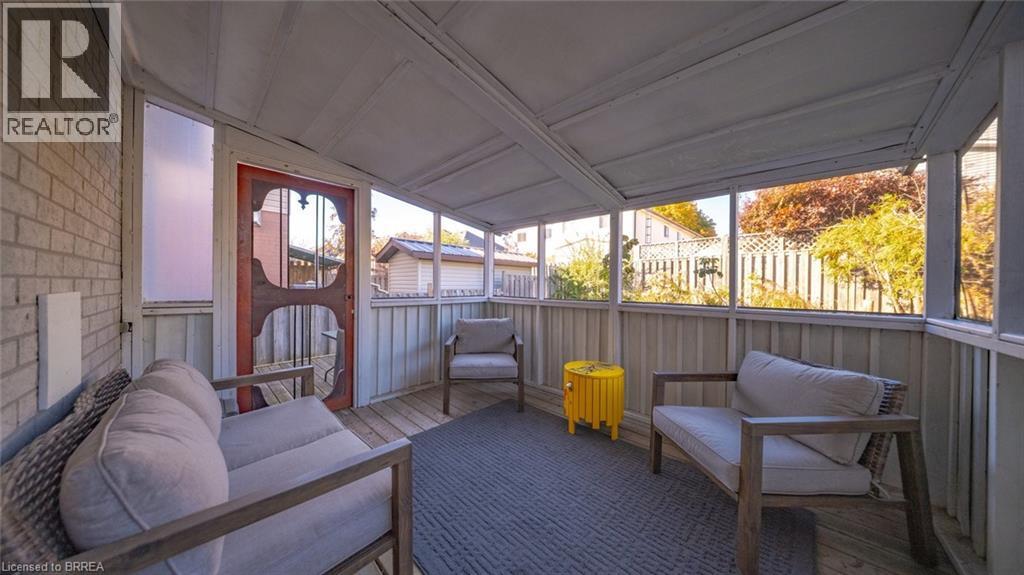 23 FREEMAN Crescent - 24