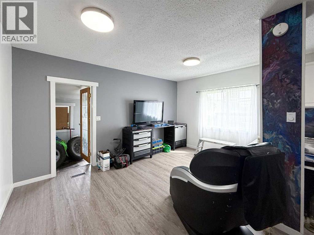 2031 18 Avenue - 11