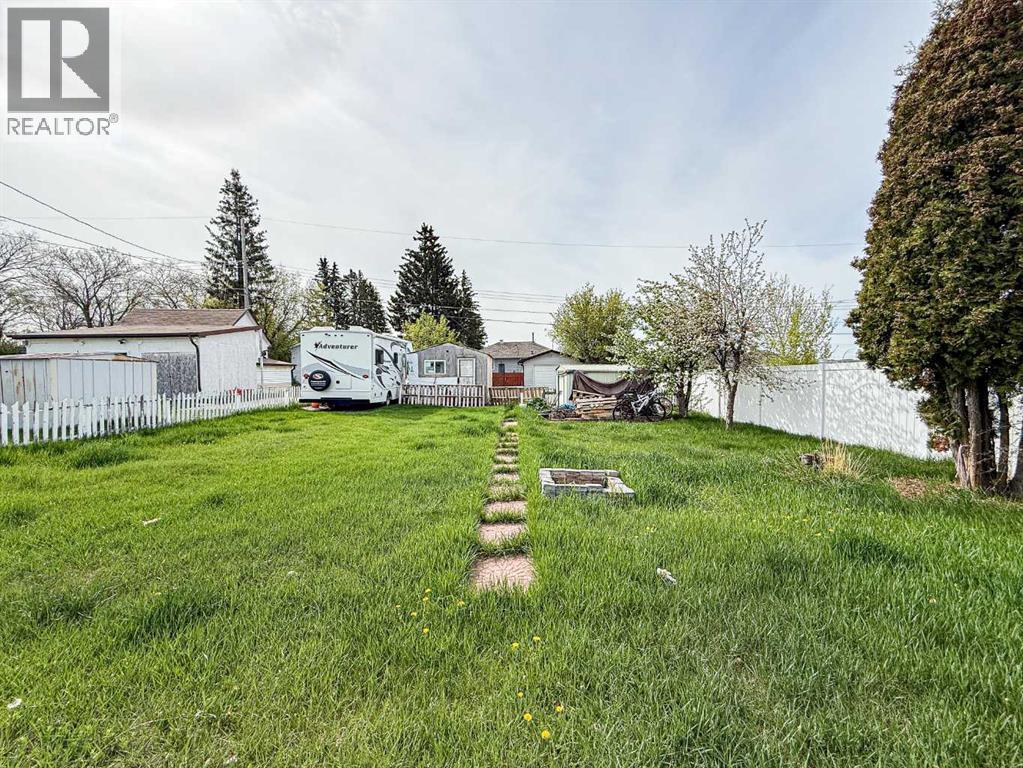 2031 18 Avenue - 6