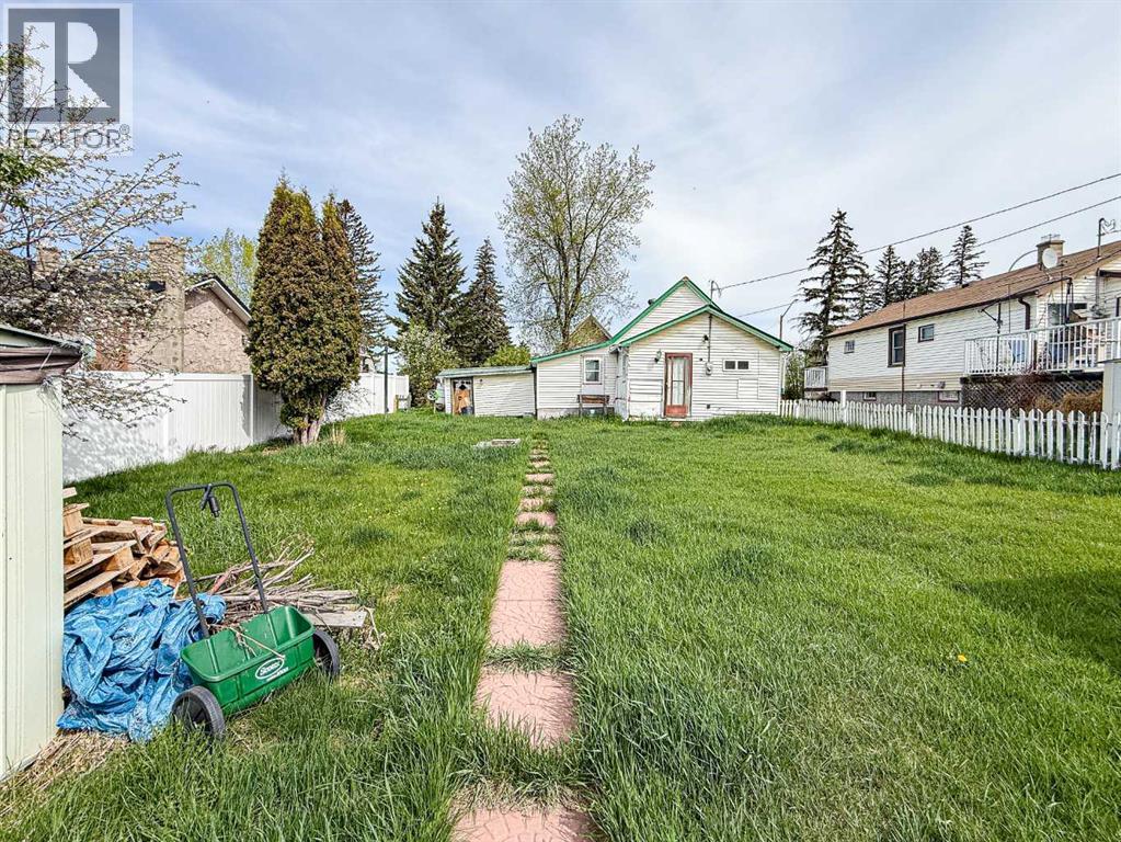 2031 18 Avenue - 10