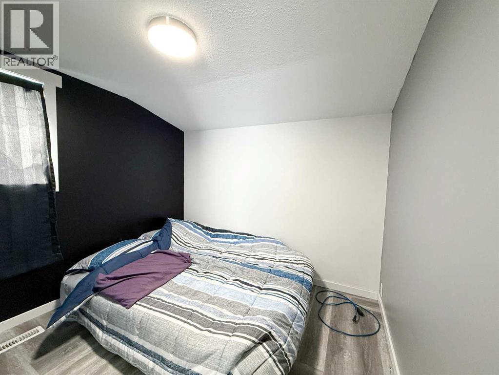 2031 18 Avenue - 20