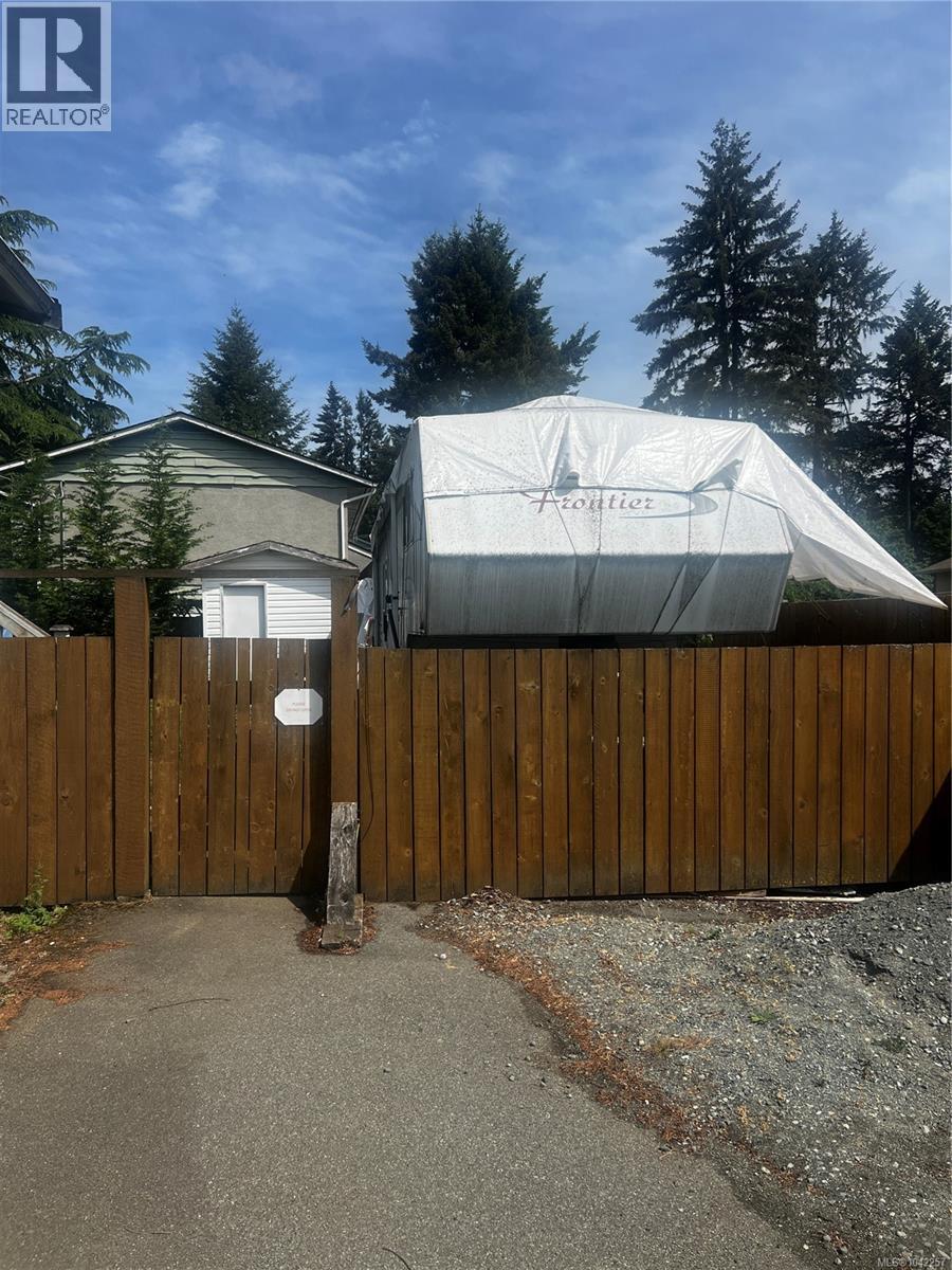 3796 Departure Bay Rd - 3