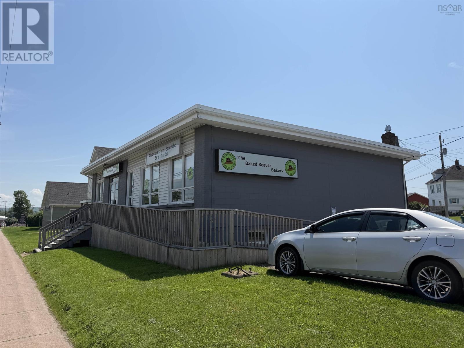 559 East River Road