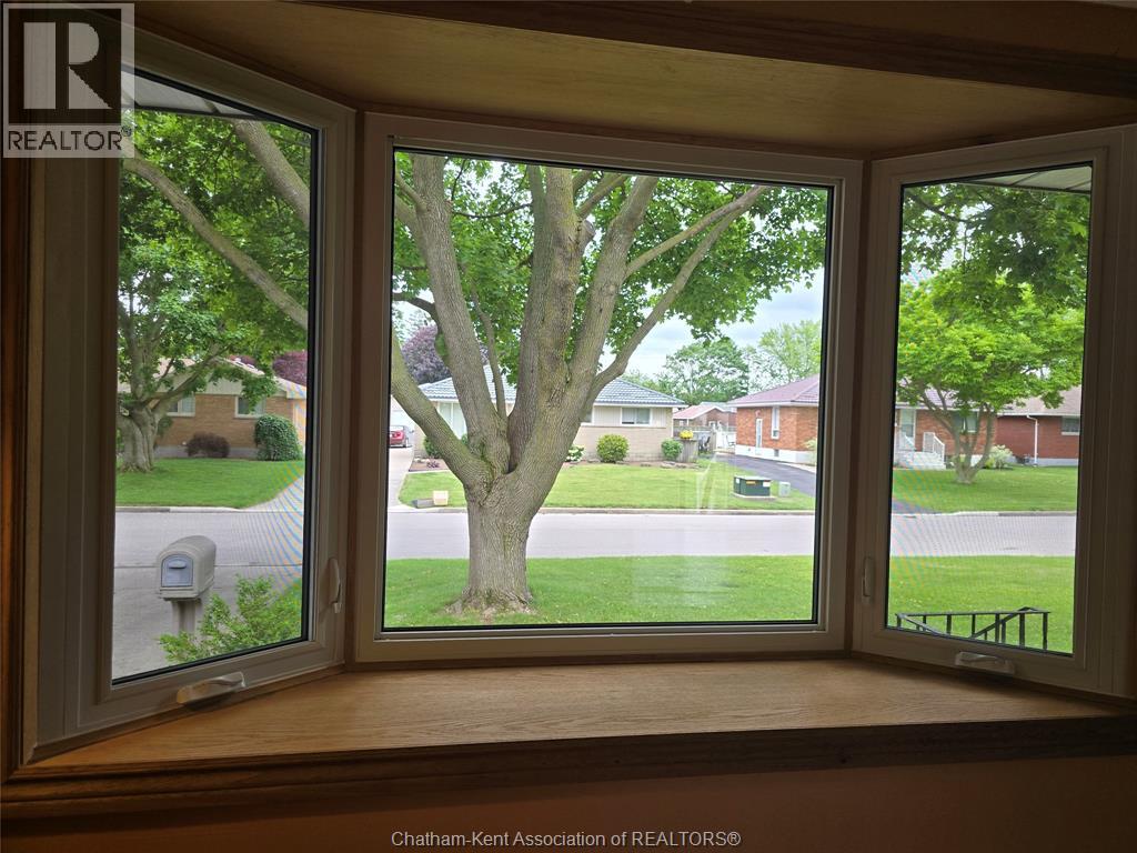 83 HOLLAND AVENUE - 10