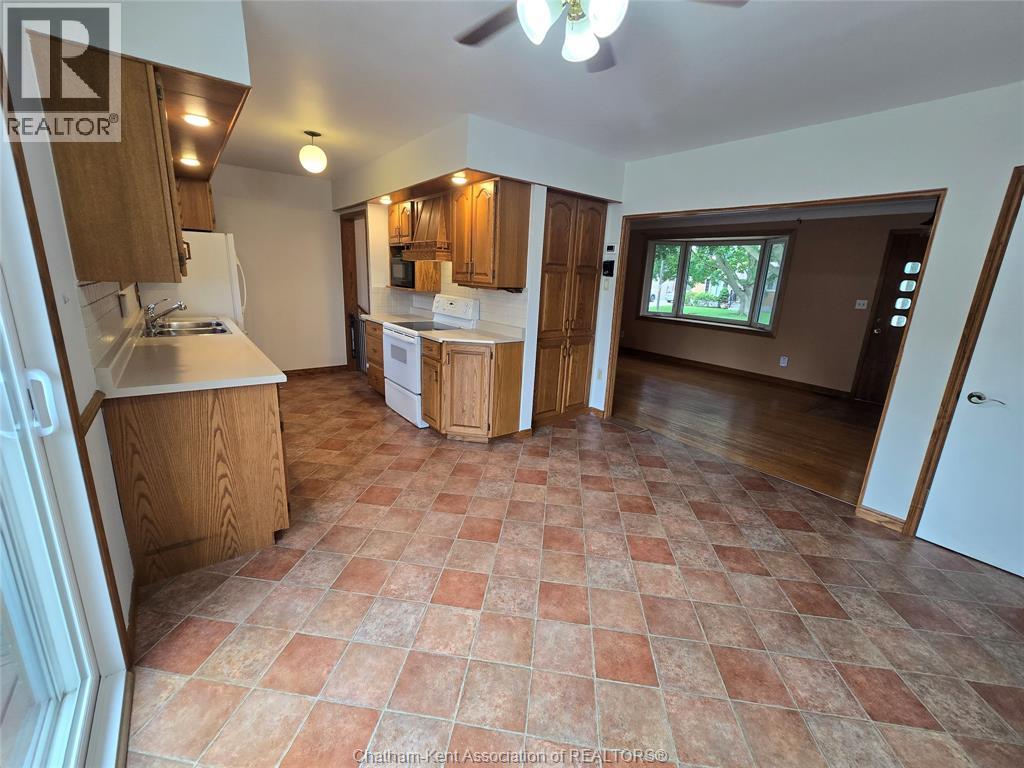 83 HOLLAND AVENUE - 12
